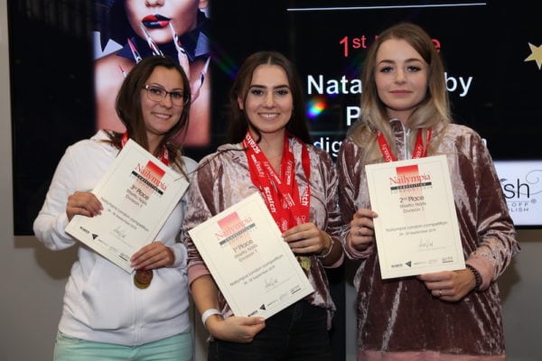 London-2019-Winners-stiletto nails div 1